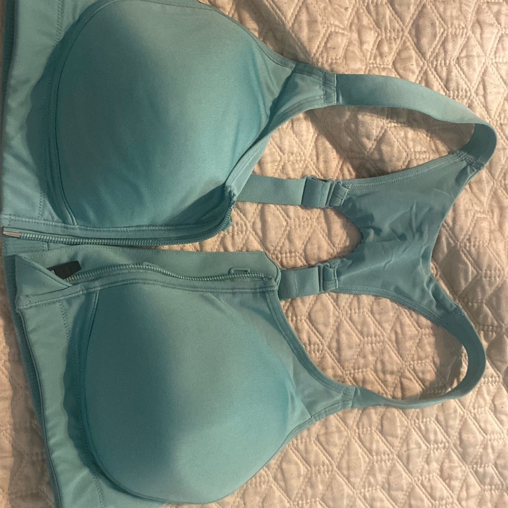 Beautiful teal zippered sports bra. Perfect condition. Worn once.